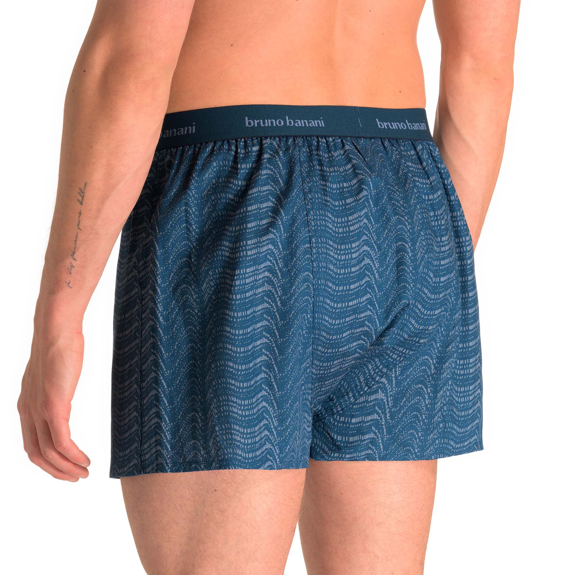 Bekleidung, Kurze Hosen, Strandmode, Haut, Tätowierung