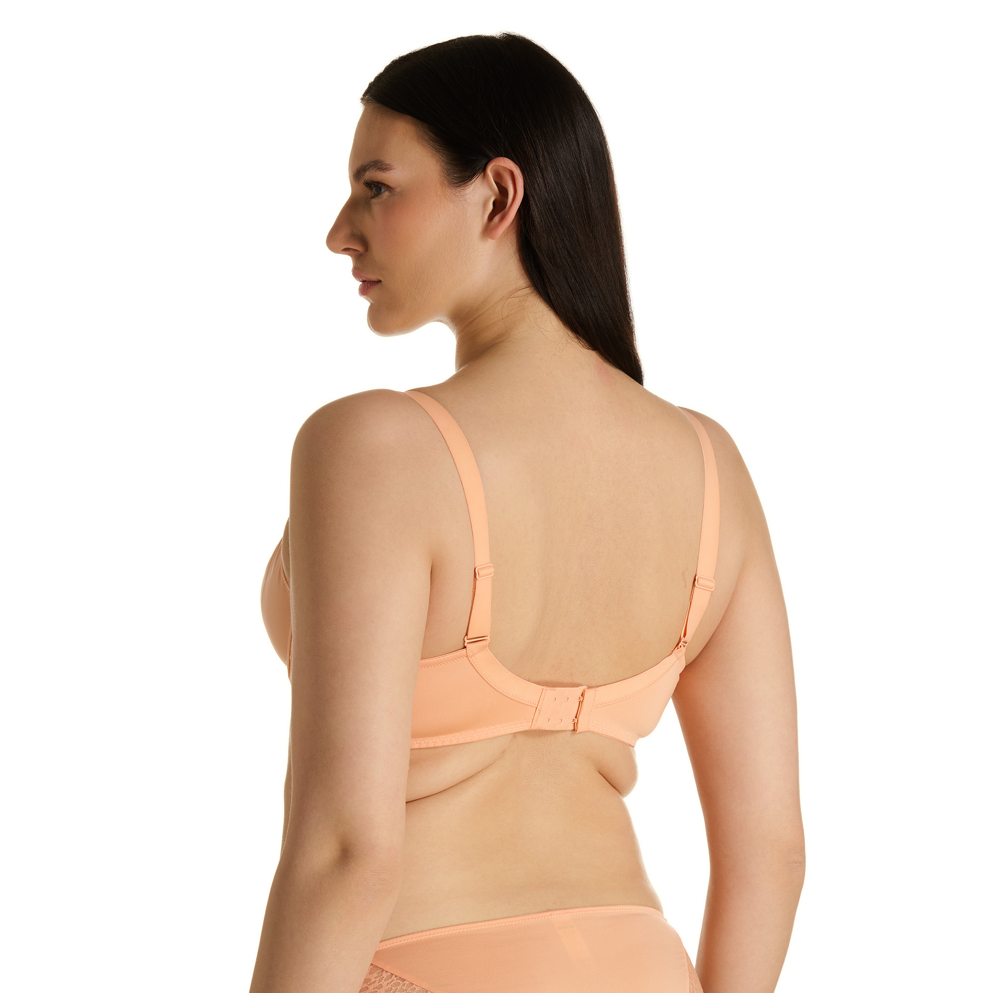 BH背部露出?,  peach bra,  padding?