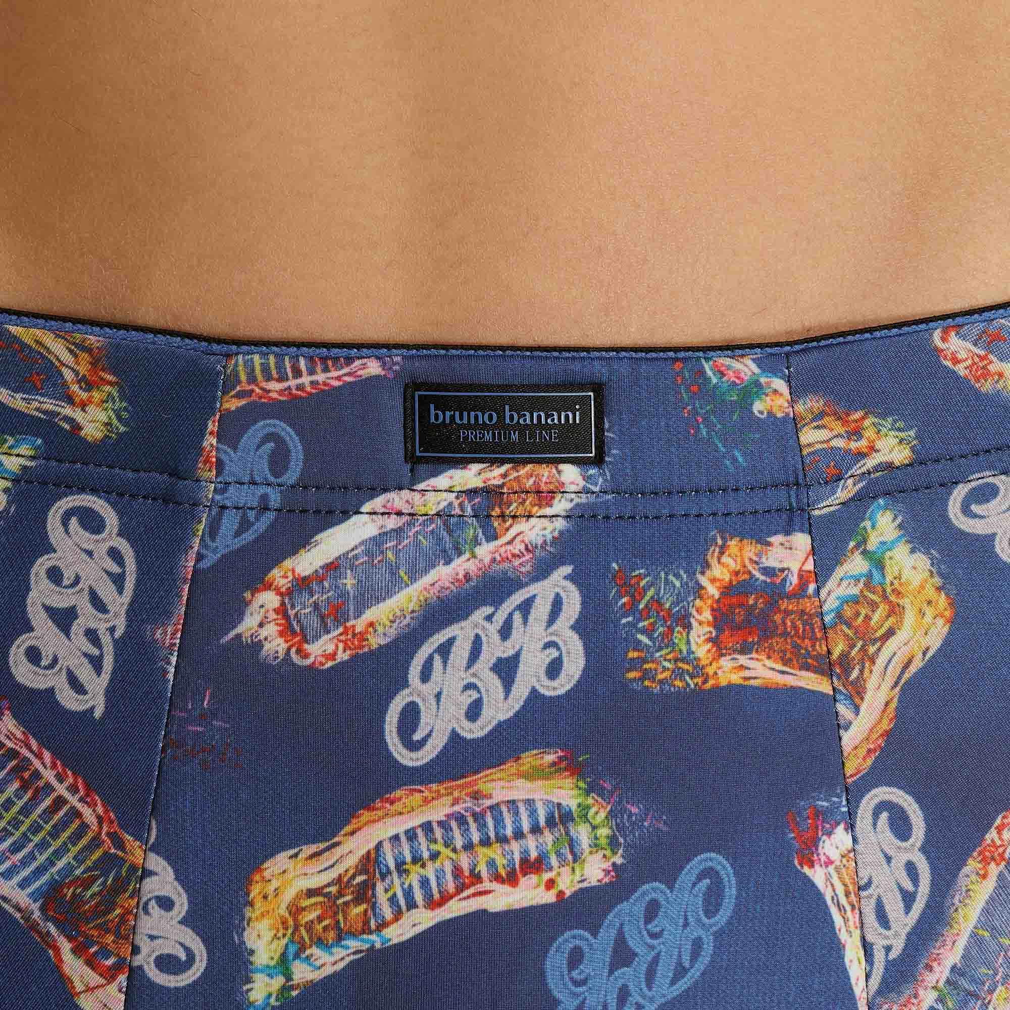 trunks, Schwimmshorts, blau, gemustert, Markenetikett sichtbar