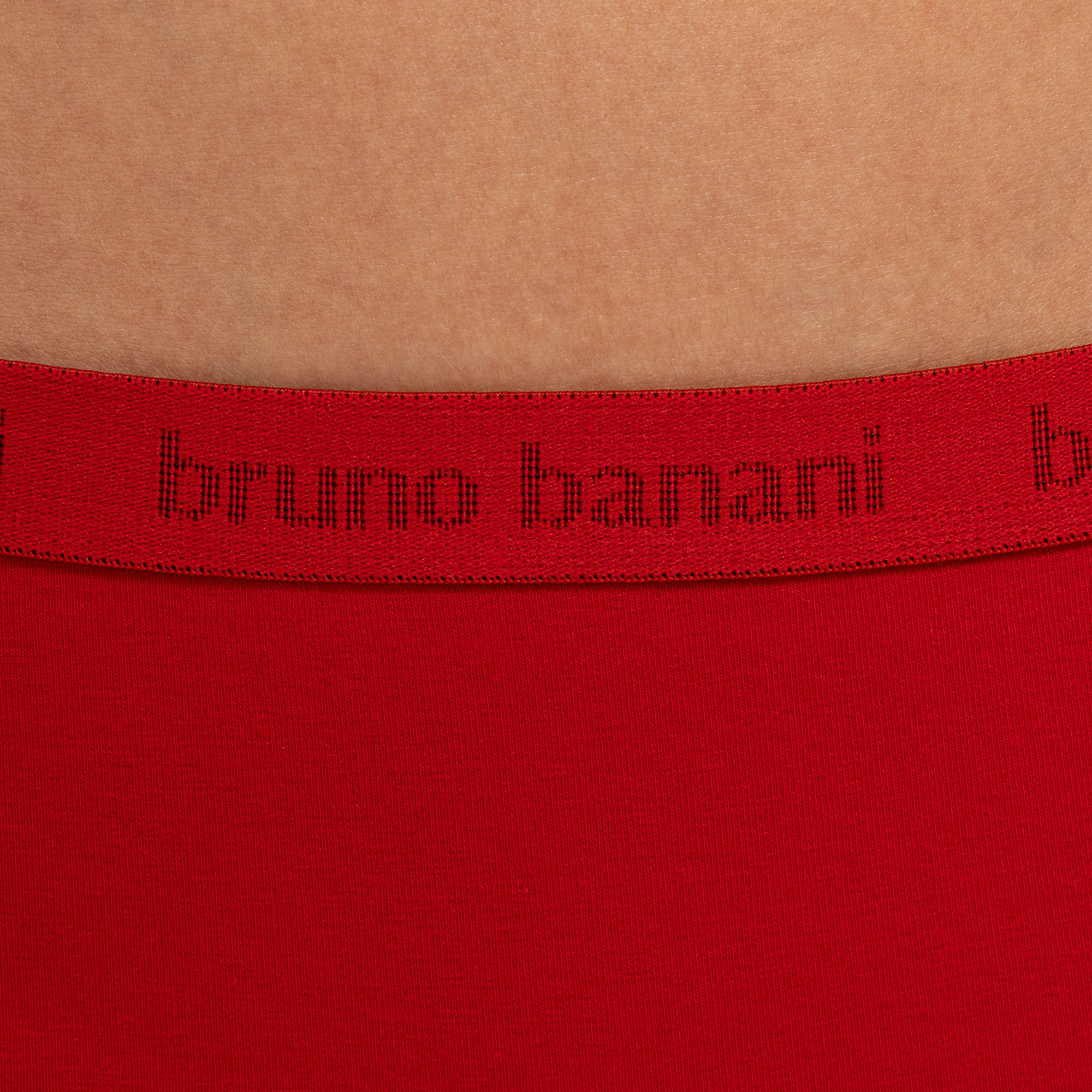 unterwäsche, rot, elastischer bund, markenlogo sichtbar, dehnbare stoffe
