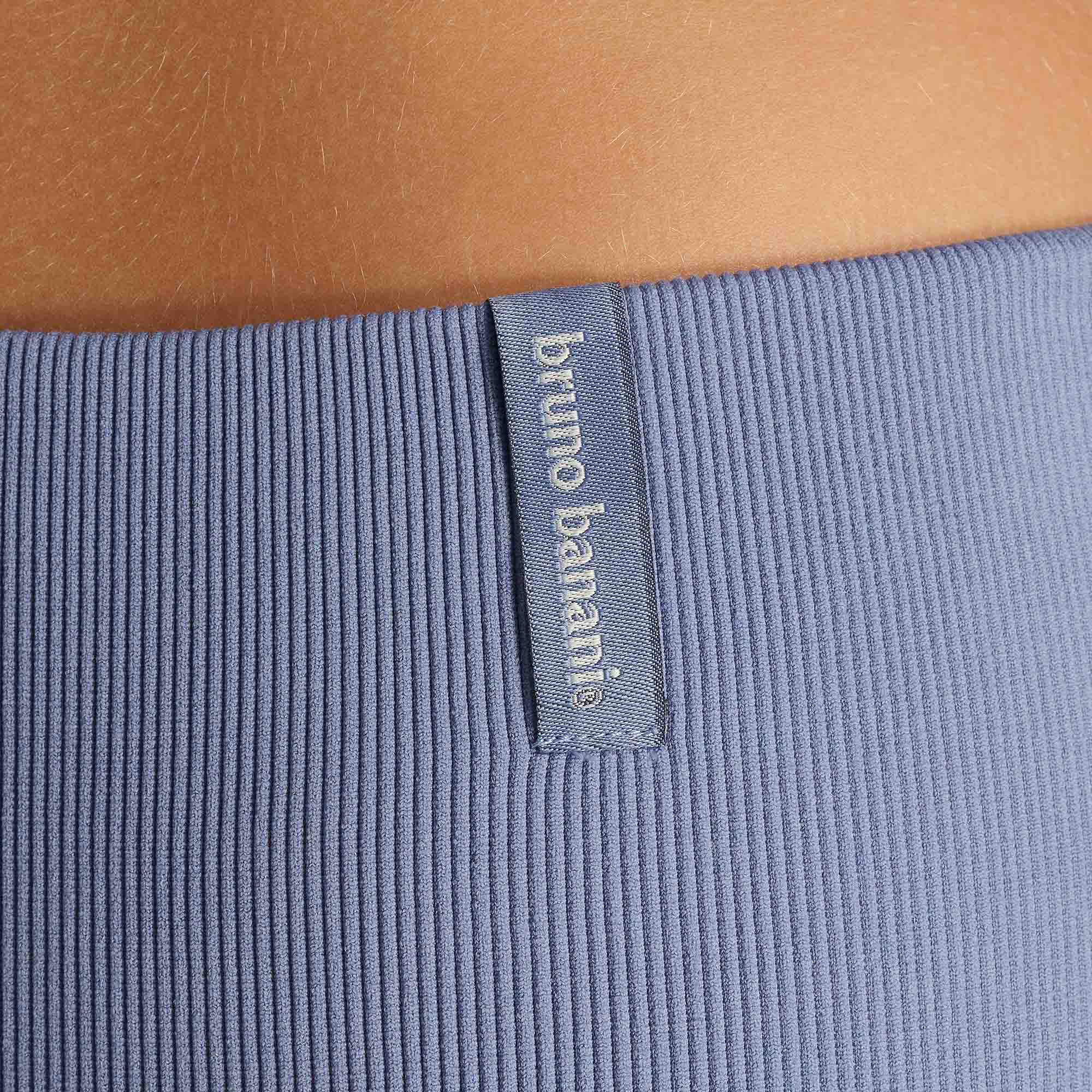 Rippeierter Stoff, Kragen-Label, Lila-Blau, Kleidungslabel, Bruno Banani