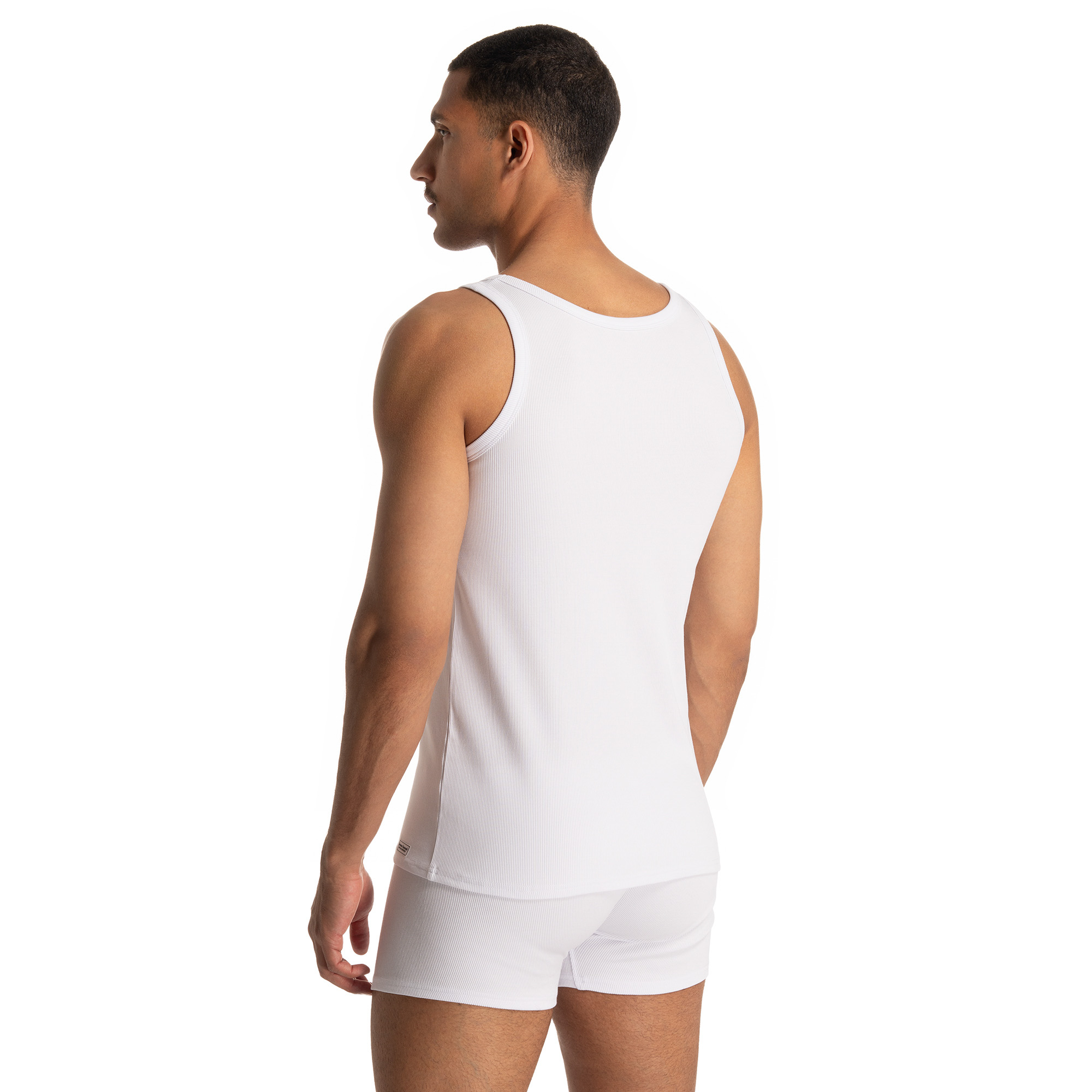 Bekleidung, Unterhemd, Person, Tanktop, Kurze Hosen